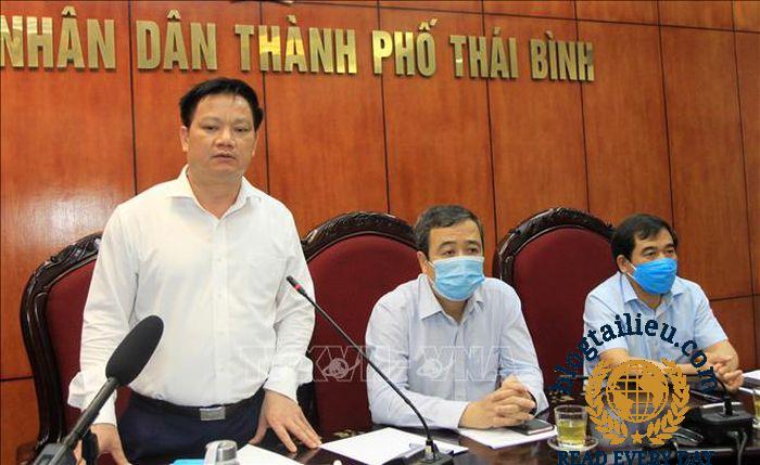 Chủ tịch UBND tỉnh, Trưởng Ban chỉ đạo phòng, chống dịch COVID-19 tỉnh Thái Bình Nguyễn Khắc Thận phát biểu chỉ đạo cuộc họp.